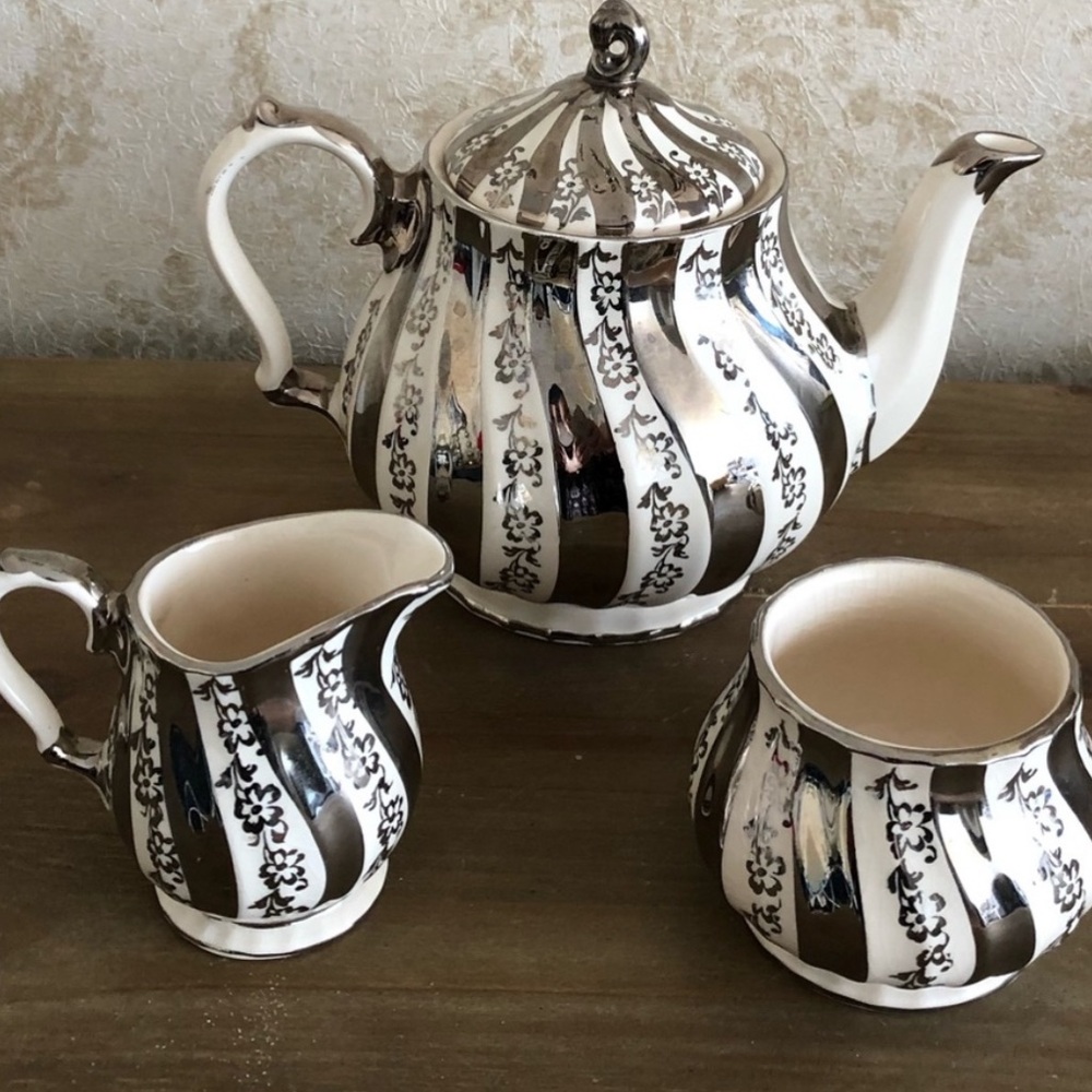 Vintage Sadler teapot creamer/ sugar bowl set